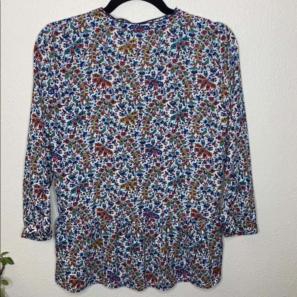 Zara Basic Blouse V Neck Size Small - image 7
